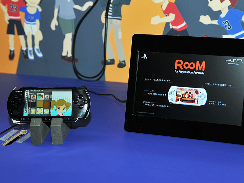 PSP�����̐V�R�~���j�e�B�[�T�[�r�X�uR��M�v(���[��)�����\���ꂽ�B9��24������N���[�Y�h�������{���A�N���ɃI�[�v�����Ɉȍ~�\��B�A�o�^�[�L�������쐬���A�`���b�g����L�A�A���o���쐬�A�T�[�N���쐬�Ȃǂ�SNS�@�\�������Ă���