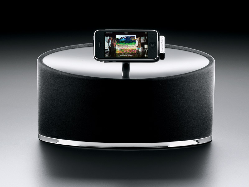 �h�b�L���O�A�[���͉�]�\�ŁAiPod touch/iPhone�p�r�f�I�X�^���h�Ƃ��Ă����p�ł���