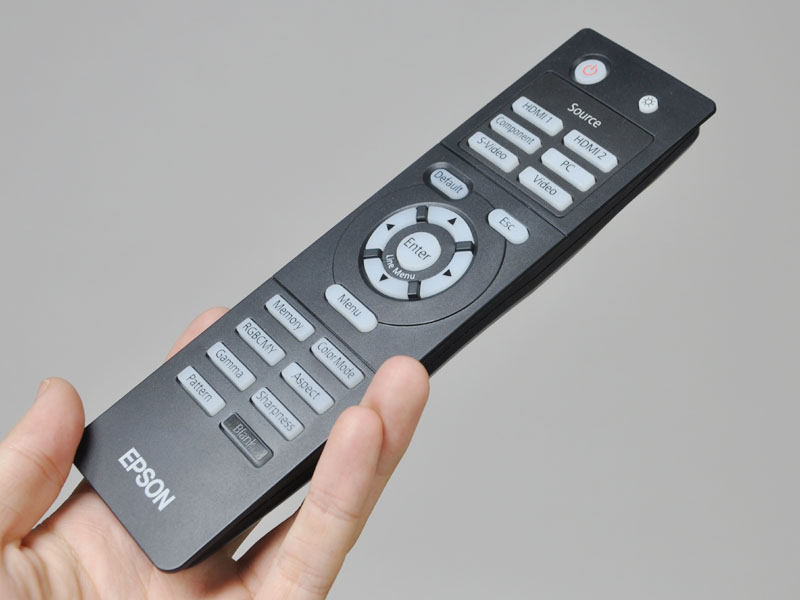 �V���v���ȃ����R����EH-TW4000�Ɠ���B�E��̃��C�g�A�b�v�{�^�����������ƂŃ����R����̑S�Ẵ{�^�����I�����W�F�ɓ_������
