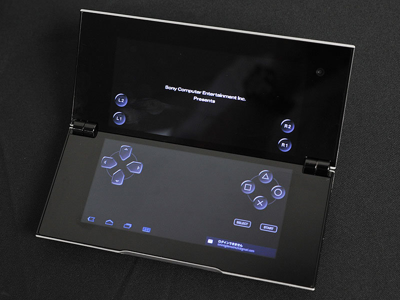 �uPlayStation Certified�v�ɑΉ��B����PS�Q�[���Ȃǂ��v���C�ł���B�R���g���[���[�̈ʒu�͎��R�ɃJ�X�^�}�C�Y�\