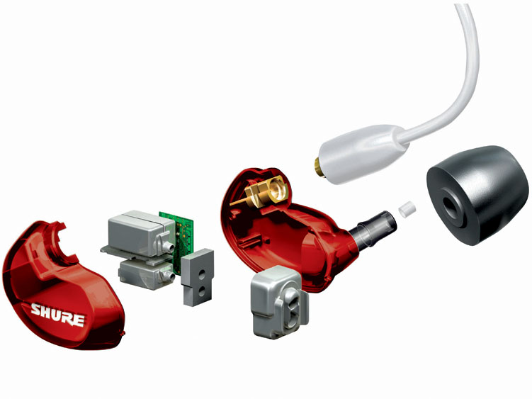 Shure��BA�C���t�H���uSE535 Special Edition�v�̓����B��F�̓����p�[�c�̈�ԉE�ɂ���̂�BA���j�b�g�B�Z���p�C�v�̂悤�ȃ_�N�g�����Ă���̂��킩��