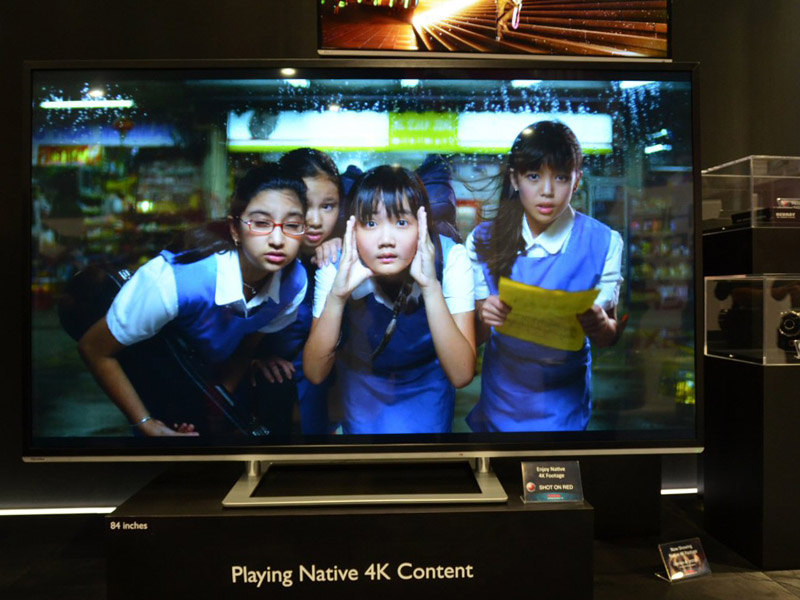 16Mbps의 RED Codec에서 재생되는 4K 영상을 84 형 4K 레그에서 재생하는 데모