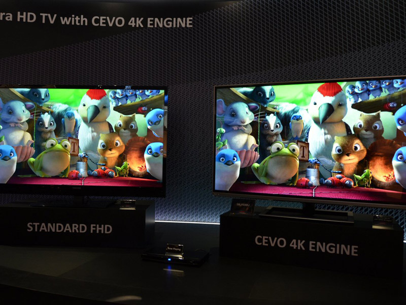 풀 HD 동영상 CEVO 4K 엔진에서 4K 변해보기 비교 데모.  TV는 58 형의 4K 레그 시제품