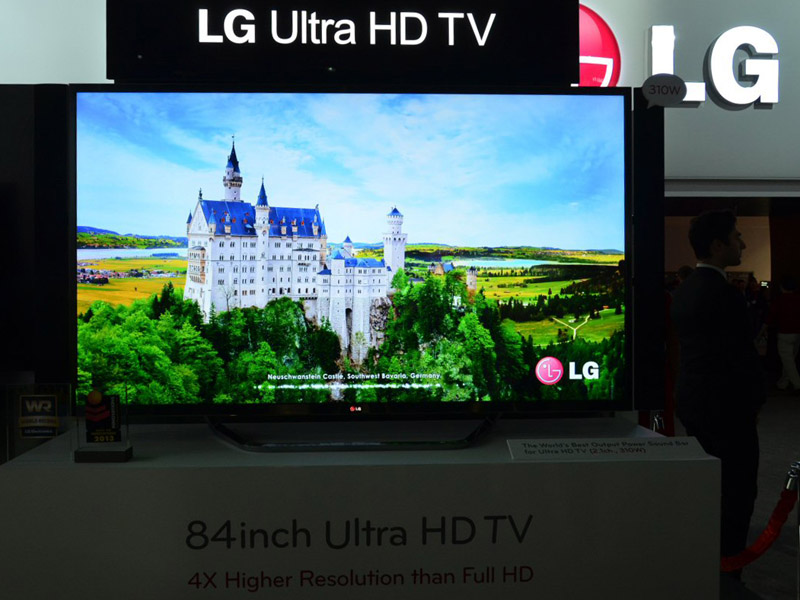 84 형의 4K LCD TV 