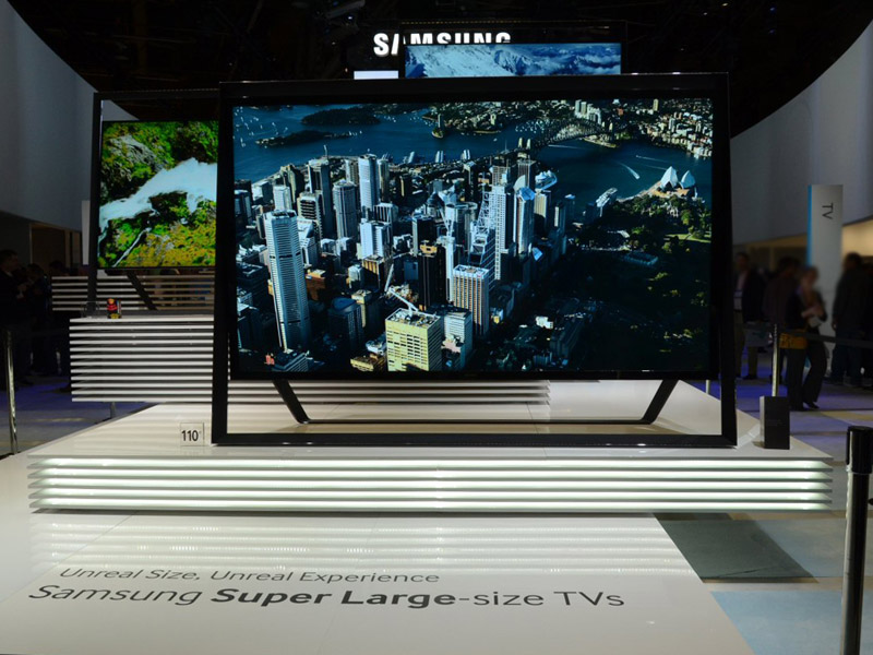 110 형의 4K 액정 TV 시제품.  4K LCD TV의 괄는 세계 최대