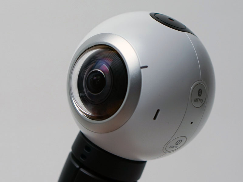 ミニレビュー】“目玉おやじ”のような360度カメラ「Gear 360」。スマホ