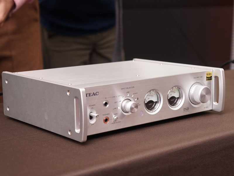 TEAC、AK4490×2搭載USB DAC兼プリメイン。アナログメーターやLDAC対応