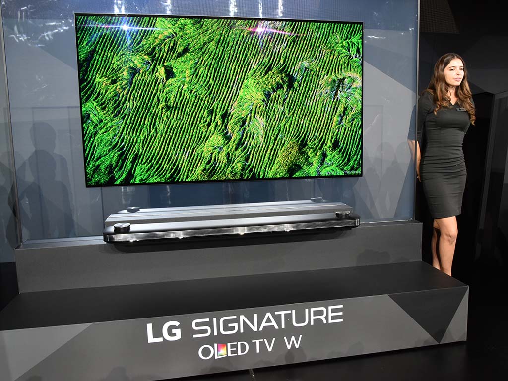 拡大画像 Lgが壁紙型有機elテレビを披露 Ips液晶tvはnano Cell技術でrgb Led並の広色域に 23 27 Av Watch Watch