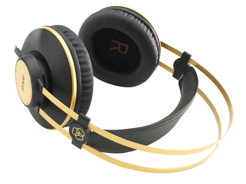 AKG、1万円を切るプロ向けヘッドフォン「K92」など3機種。40mmドライバ