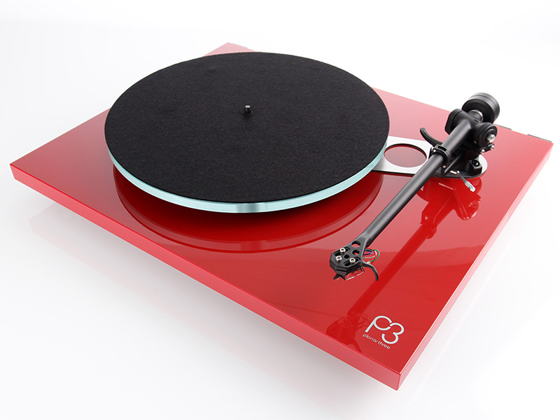 Rega、アナログプレーヤー「Planar 3」と「Planar 2」に新色レッド