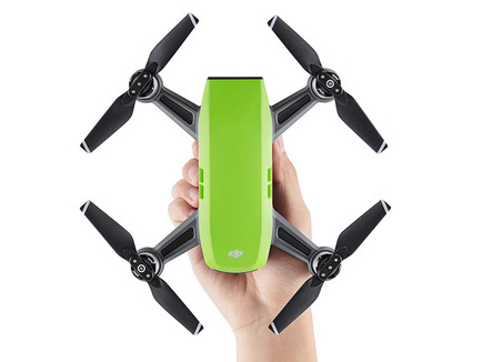 DJI最小の空撮ドローン「Spark」。ジェスチャーで手のひら着陸