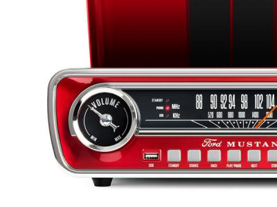 赤いフォード・マスタングのインパネ風レコードプレーヤー - AV Watch