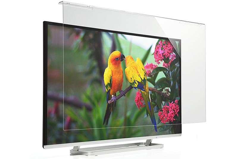 テレビに引っ掛けて画面を保護するアクリル製パネル。48～65型対応