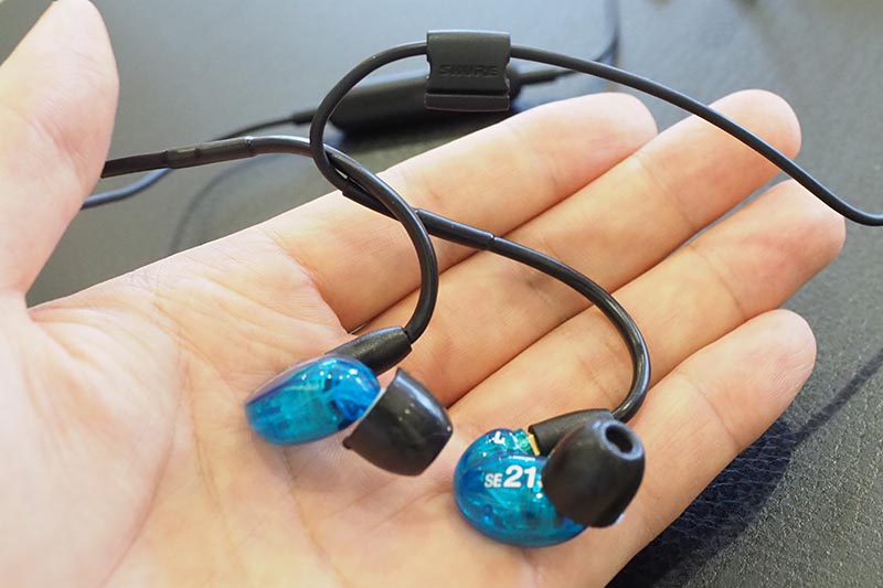 Shure初のBluetoothイヤフォン「SE215 Wireless」や、MMCX無線化 