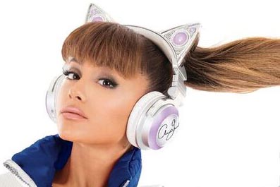 アリアナグランデ　ヘッドホン　猫耳　Bluetooth　スピーカー　完品 ネコ耳スピーカー付きBluetoothヘッドフォンのアリアナ