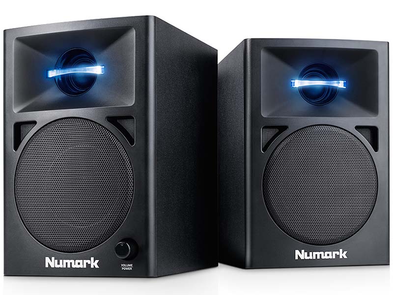 ニュマーク、“低音ズンズン”スイッチとLEDイルミ付きのDJスピーカー