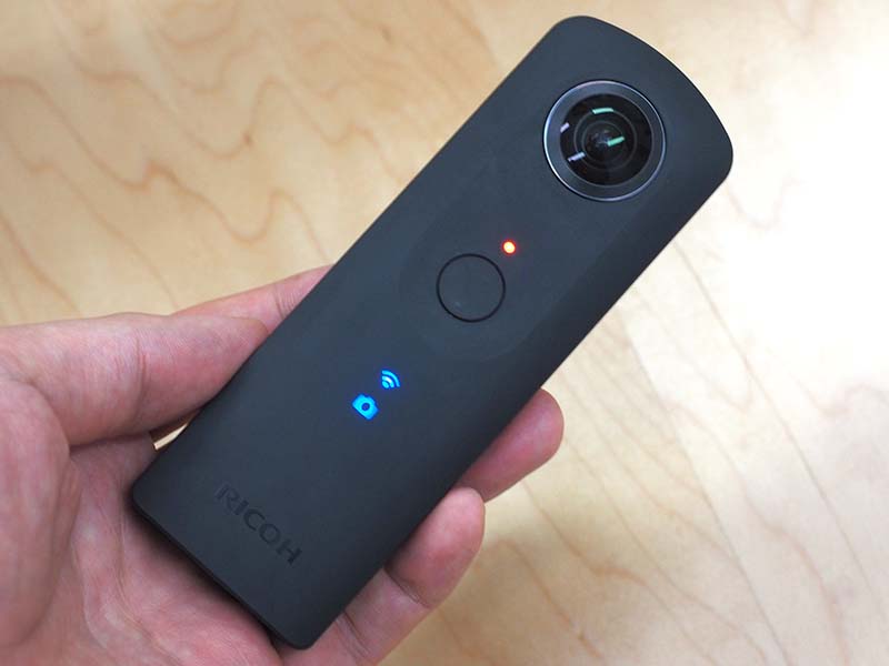 全天球フルHD/30p動画対応カメラ「RICOH THETA S」。ライブビューも