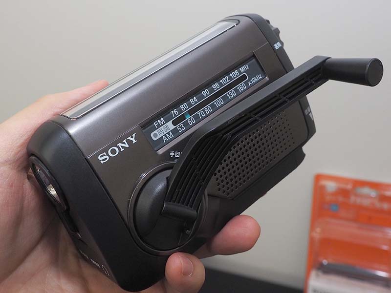 ソニー SONY ICF-B09 (W)(ホワイト) FM ワイドFM AMポータブルラジオ 手回し充電対応 ICFB09W