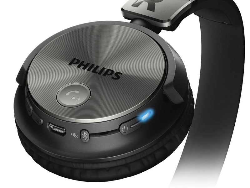 Philips、Bluetoothヘッドフォン4機種。2人で音楽を共有再生する