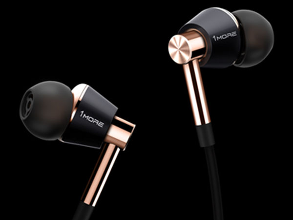 1MORE トリプルドライバー イヤホン ゴールド 1MORE - 1MORE トリプルドライバー イヤホン ゴールドの通販 by
