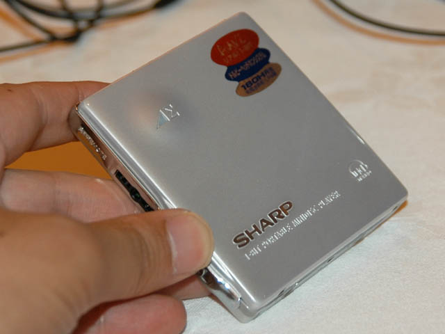 シャープ、初の1ビットデジタルアンプ搭載MDプレーヤー シャープ、初の1ビットデジタルアンプ搭載MDプレーヤー