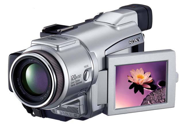 ソニー、2メガピクセルCCD搭載のDVカメラ「DCR-TRV70K」