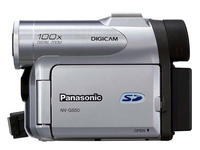 松下、3CCD搭載で世界最小サイズのDVカメラ「NV-GS70K」