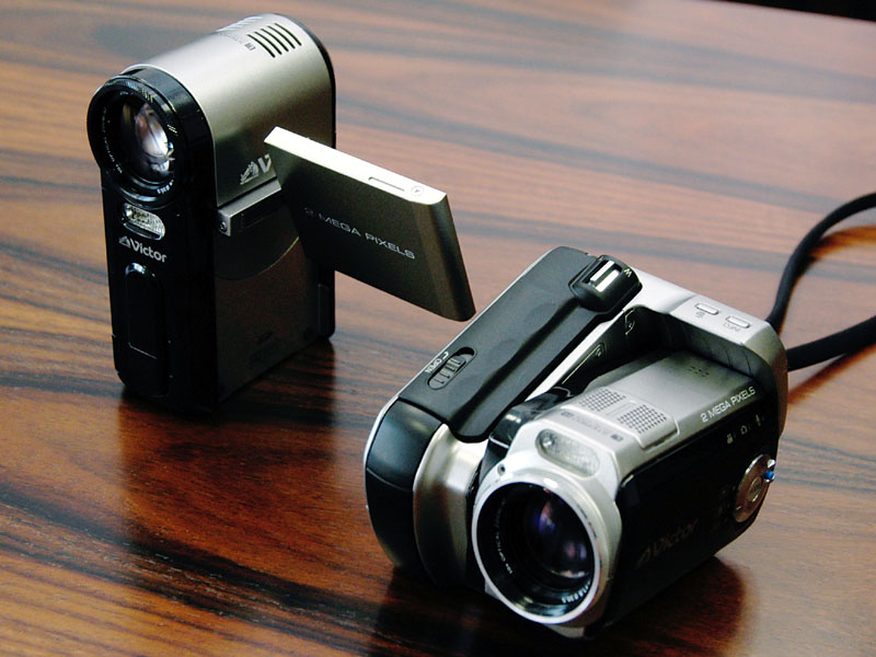 ビクター、1インチHDD/SDカード記録のMPEG-2カメラ