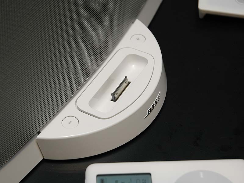 ボーズ、iPod専用スピーカー「SoundDock」