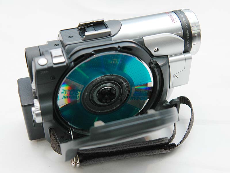 日立、ベアディスク採用の小型軽量DVDカム2機種