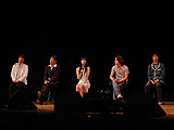 左から鈴村健一さん、関俊彦さん、田中理恵さん、森田成一さん、諏訪部順一さん