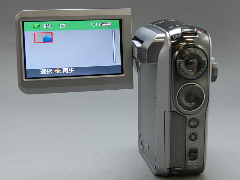 松下、光学式手ぶれ補正搭載の3板式SDビデオカメラ