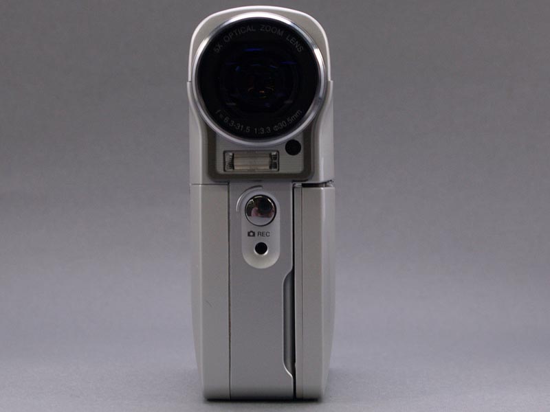 東芝、0.85型4GB HDDビデオカメラ「gigashot V10」