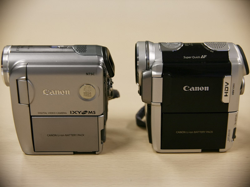 キヤノン、同社初の家庭用縦型HDVカメラ「iVIS HV10」