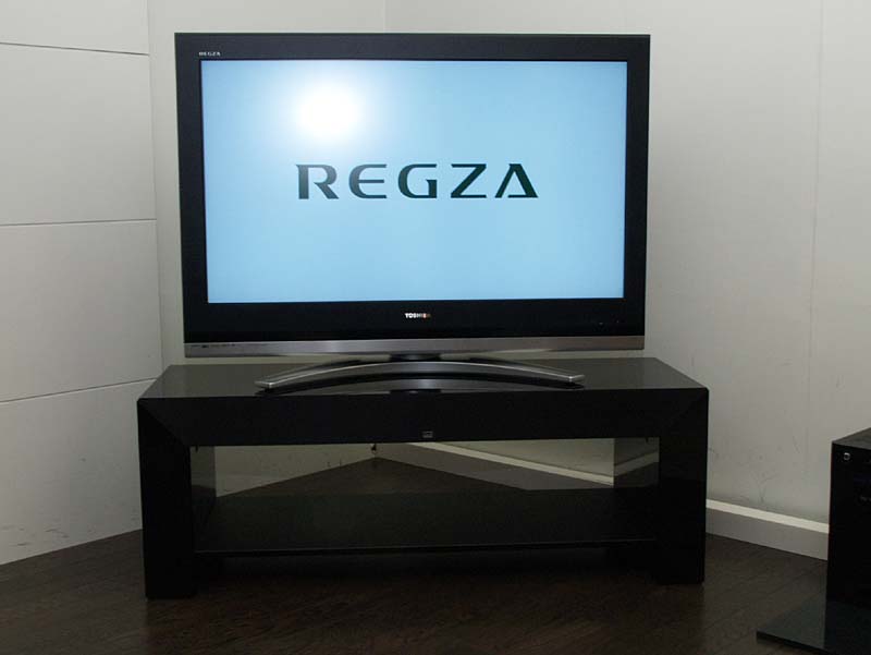 東芝、新デザインの47/42/37型フルHD液晶テレビ「REGZA Z2000」