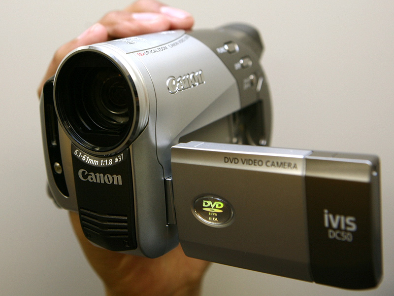 キヤノン、539万画素CCDを採用したDVDビデオカメラ
