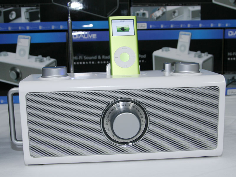 スピーカー　ラジオ　iPod ミニアンプ　ロジテック　電池　２電源