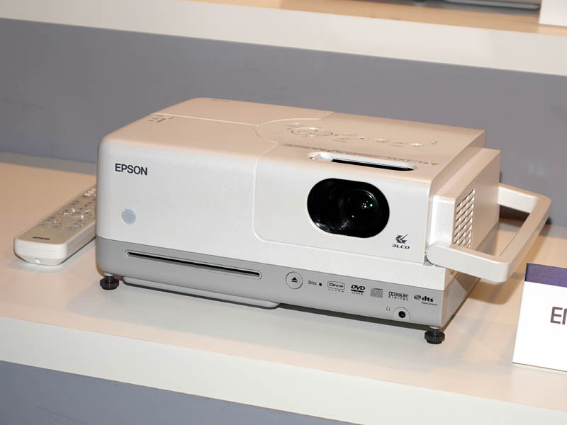 EPSON dreamio　DVD再生機一体型プロジェクタ EMP-TWD1