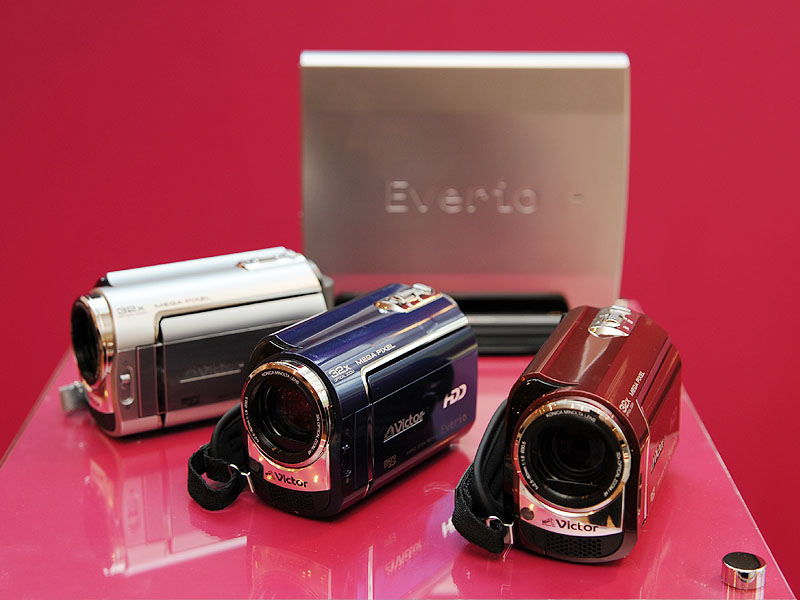 ビクター、実売7万円のHDDムービー「Everio」小型機