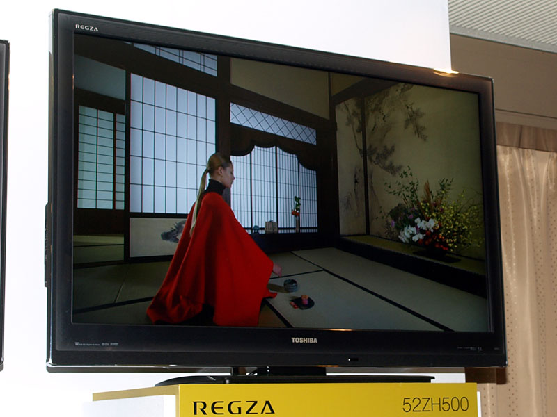 東芝、自動画質調整/サーバーダビング対応の新REGZA