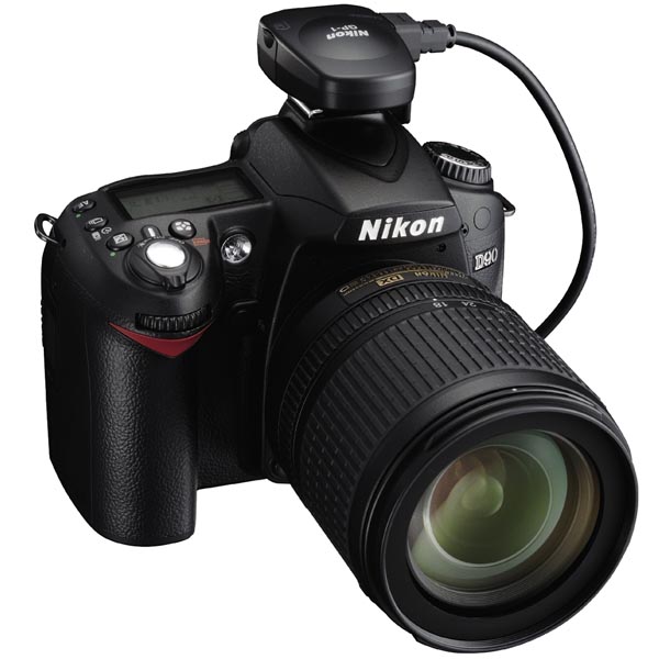 カメラ デジタルカメラ ニコン、世界初の720p動画撮影可能なデジタル一眼レフ「D90」