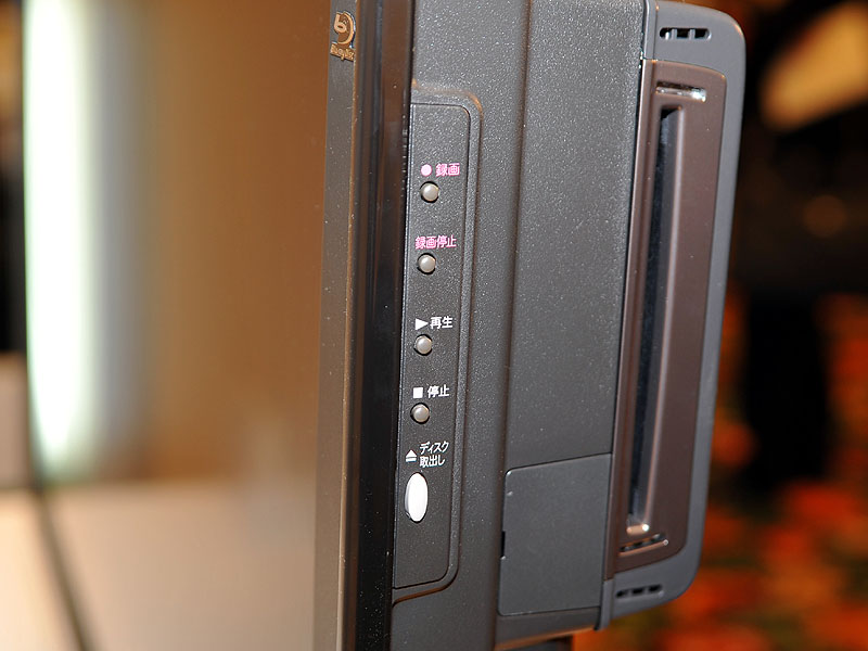 シャープ、世界初のBDレコーダ内蔵液晶TV「AQUOS DX」