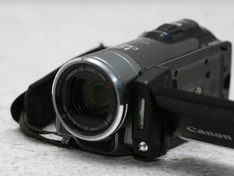 キヤノン、859万CMOSとDIGIC DV III搭載のAVCHDカメラ