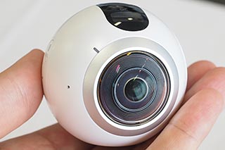 4k相当で 空間を切り取る 360度vrカメラ Galaxy Gear 360 4万円台後半 Av Watch