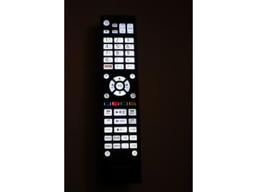 ミニレビュー】リモコンを変えるだけでUHD BDプレーヤーの満足度が大幅 ...
