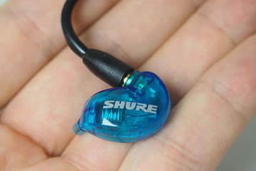 レビュー Shure初のbluetoothイヤフォンはどんな音 Se215 Spe Se112 Wirelessを聴いた Av Watch