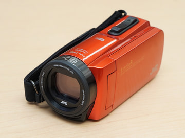 JVC、防水性能を高めたフルHD QUAD PROOFビデオカメラ「Everio R」。約 