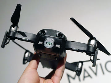 DJI、新ドローン「Mavic Air」日本公開。折りたたみでより小型、追尾 ...