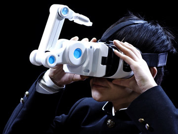 橋本環奈がぷっちょを あーん してくれるvr体験 アーム付き4dゴーグル当たる Av Watch