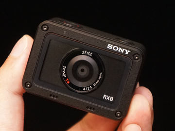 ソニーの小型カメラ「RX0」がズーム撮影に対応 - AV Watch